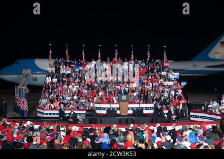 Middletown, PA - 26 settembre 2020: Il presidente Trump parla ai tifosi del RADUNO MAGA per le elezioni presidenziali del 2020 all'aeroporto di Harrisburg Foto Stock