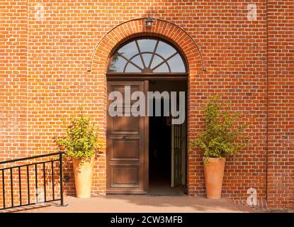 Porta alla chiesa (Szczepanowo in Polonia) Foto Stock