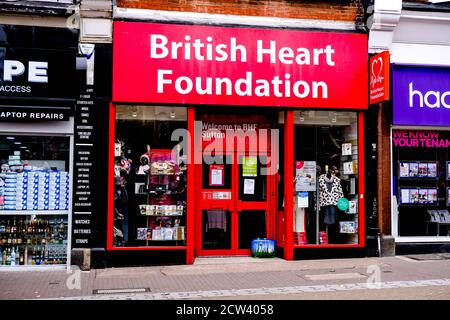 Londra UK, settembre 27 2020, British Heart Foundation Charity Shop a Sutton, Londra del sud Foto Stock