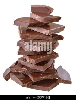 Cubetti di torre di cioccolato isolati su uno sfondo bianco. Foto Stock