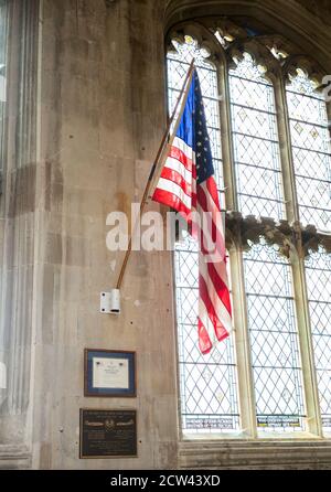 Bandiera americana nella chiesa di San Pietro e San Paolo, Lavenham, Regno Unito Foto Stock