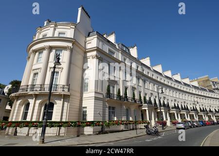 Grovenor Crescent Listed stucco Terrace, Belgravia, centro di Londra, Regno Unito Foto Stock