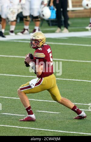 Stadio Alumni. 26 Settembre 2020. MA, USA; Boston College Eagles quarterback Phil Jurkovec (5) in azione durante la partita di football NCAA tra Texas state Bobcats e Boston College Eagles all'Alumni Stadium. Anthony Nesmith/CSM/Alamy Live News Foto Stock