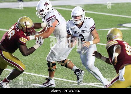 Stadio Alumni. 26 Settembre 2020. MA, USA; Texas state Bobcats quarterback Brady McBride (2) in azione durante la partita di football NCAA tra Texas state Bobcats e Boston College Eagles all'Alumni Stadium. Anthony Nesmith/CSM/Alamy Live News Foto Stock