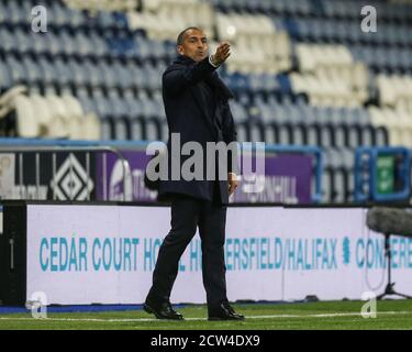 Sabri Lamouchi manager di Nottingham Forest dà ordini al suo giocatori Foto Stock