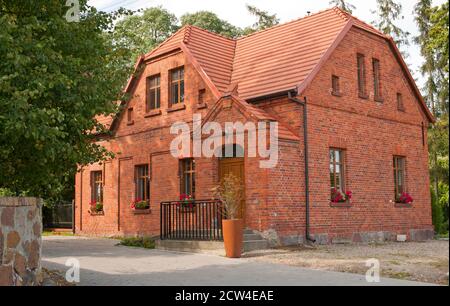 Vecchia casa in mattoni - presbiterio (Polonia) Foto Stock