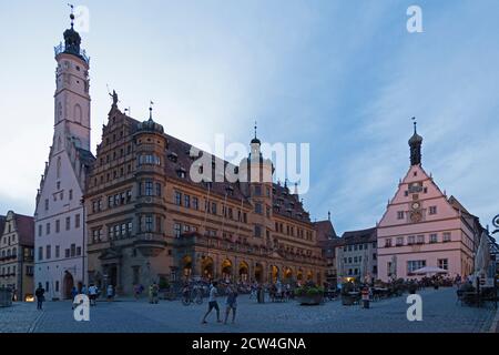 Municipio e Ratsherrntrinkstube, piazza del mercato, città vecchia, Rothenburg ob der Tauber, Franconia centrale, Baviera, Germania Foto Stock