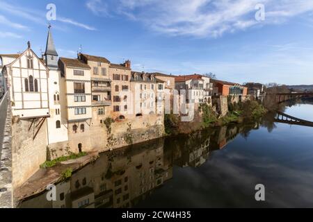 Case sul fiume Lot a Villeneuve sur Lot, Francia Foto Stock