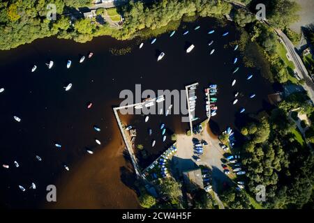 Vista aerea del villaggio scozzese di Balmaha a Loch Lomond Foto Stock