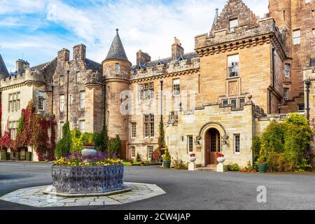 L'esterno del Glenapp Castle Hotel e la porta d'ingresso, Ballantrae, Ayrshire, Scozia, Regno Unito Foto Stock