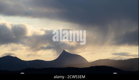 Docce a pioggia nelle montagne norvegesi Foto Stock