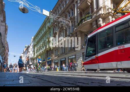 Brno (Brünn): Via Masarykova, pedoni, tram nella città vecchia, Jihomoravsky, Südmähren, Moravia meridionale, ceco Foto Stock