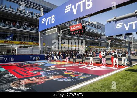 Sochi, Russia. 27 Settembre 2020. Cerimonia di partenza in griglia durante il Gran Premio di Formula 1 VTB Russo 2020, dal 25 al 27 settembre 2020 sulla Sochi Autodrom, a Sochi, Russia - Foto Antonin Vincent / DPPI Credit: LM/DPPI/Antonin Vincent/Alamy Live News Credit: Gruppo editoriale LiveMedia/Alamy Live News Foto Stock