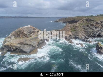 Francia, Finistere, Penisola Crozon, Roscanvel nel Parco Naturale Regionale di Armorica, isolotto dei Cappuccini Foto Stock