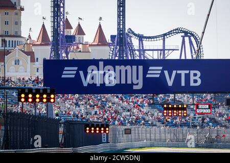 Sochi, Russia. 27 settembre 2020. Bandiera rossa, drapeau rouge, sessione sospesa durante il 10° round del Campionato FIA Formula 2 2020 dal 25 al 27 settembre 2020 sull'autodromo Sochi, a Sochi, Russia - Foto Antonin Vincent / DPPI Credit: LM/DPPI/Antonin Vincent/Alamy Live News Credit: Gruppo Editoriale LiveMedia/Alamy Live News Foto Stock