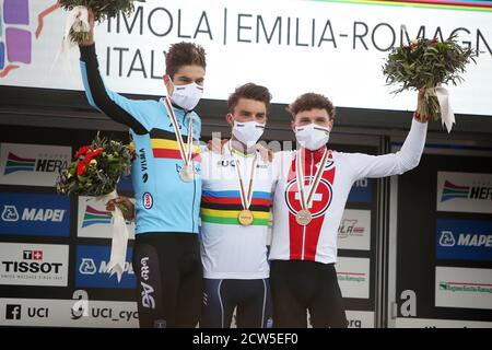 Podio Wout Van Aert del Belgio 2° posto, Julian Alaphilippe della Francia, vincitore, Marc Hirschi della Svizzera 3° posto durante i Campionati Mondiali di strada UCI 2020, Men Elite Road Race, il 27 settembre 2020 ad Autodromo Enzo e Dino Ferrari a Imola, Italia - Foto Laurent Lairys / DPI Credit: LM/DPPI/Laurent Lairys/Alamy Live News Foto Stock