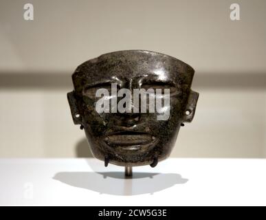 Maschera di pietra raffigurante un volto dell'uomo. Teotihuacan, Messico (300-650 d.C.). Museo d'arte funeraria delle culture del mondo. Barcellona, Spagna. Foto Stock