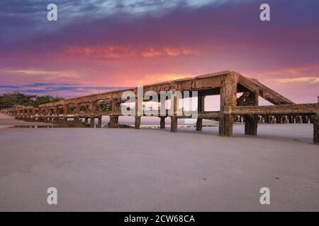 Molo abbandonato a Hua Hin Thailandia Foto Stock