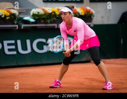 Danka Kovinic del Montenegro in azione contro Victoria Azarenka della Bielorussia durante il primo round del Roland Garros 2020, Grand Slam tennis tournam Foto Stock