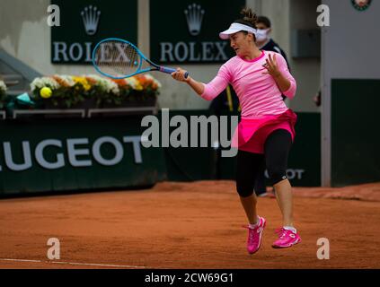 Danka Kovinic del Montenegro in azione contro Victoria Azarenka della Bielorussia durante il primo round del Roland Garros 2020, Grand Slam tennis tournam Foto Stock