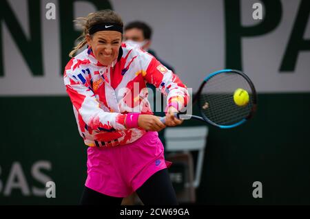 Victoria Azarenka della Bielorussia in azione contro Danka Kovinic del Montenegro durante il primo round del Roland Garros 2020, Grand Slam tennis tournam Foto Stock