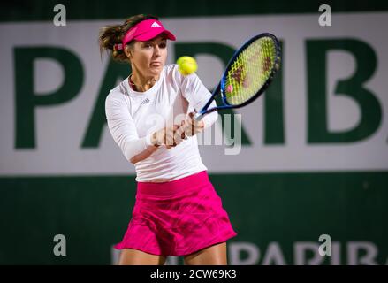 Anna Kalinskaya della Russia in azione contro Eugenie Bouchard del Canada durante il primo round al Roland Garros 2020, torneo di tennis Grand Slam, Foto Stock