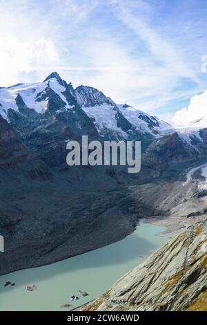 Bella vista del Monte Grossglockner e ghiacciaio di fusione in Austria Foto Stock