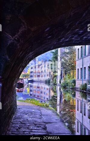 Weavers Cottages, Rochdale Canal, Hebden Bridge, Pennines, Yorkshire, Regno Unito Foto Stock