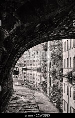 Weavers Cottages, Rochdale Canal, Hebden Bridge, Pennines, Yorkshire, Regno Unito Foto Stock