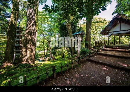 Kenroku-en, uno dei tre grandi giardini del Giappone, a Kanazawa, Ishikawa Foto Stock