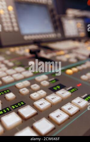 Istanbul, Turchia, 08/10/2015; CNN International Istanbul filiali Studios. Primo piano su alcuni pulsanti di un pannello di controllo. Background tecnologico Foto Stock