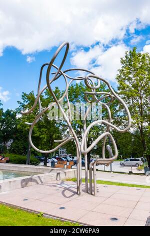 Un monumento al semiologo Yuri Lotman, di fronte alla biblioteca universitaria, Tartu, Estonia Foto Stock