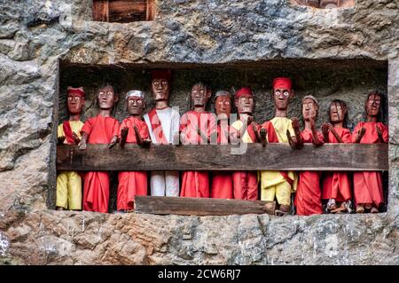 Tau Tau, effigi funerari, Lemo, Tona Toraja, Sulawesi del Sud, Isole della Grande Sunda, Indonesia Foto Stock