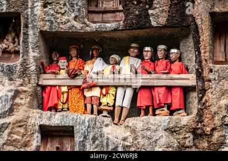 Tau Tau, effigi funerari, Lemo, Tona Toraja, Sulawesi del Sud, Isole della Grande Sunda, Indonesia Foto Stock