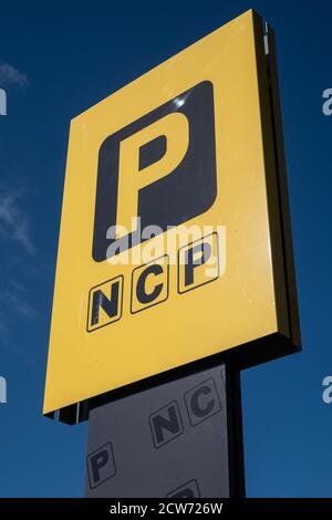 Cartello per il parcheggio NCP a Bolton Lancashire Luglio 2020 Foto Stock