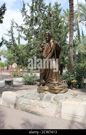 Statua di bronzo di San Pietro Apostolo a Cafarnao Foto Stock