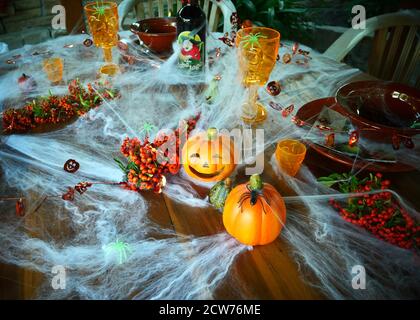 Berlino, Germania. 22 settembre 2020. Un set table per una serata di Halloween registrata il 22.09.2020 a Berlino. © DI XAMAX Credit: XAMAX/dpa/Alamy Live News Foto Stock