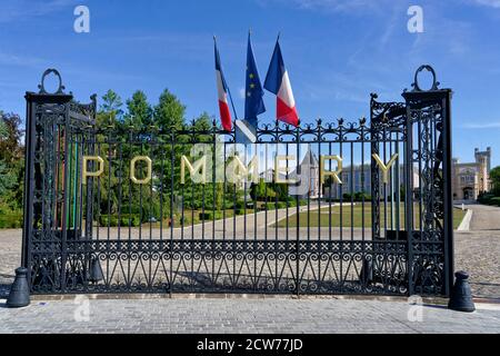 Eingangstor zum Champagner Haus Pommery, Reims, Champagne, Frankreich Foto Stock