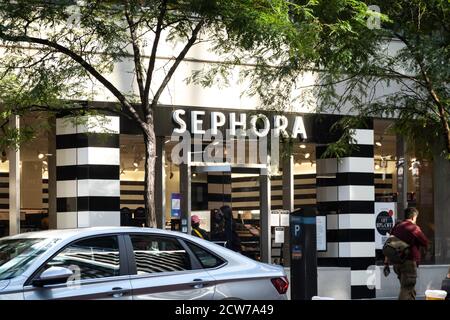 Sephora Cosmetics Storefront sulla East 42nd Street, New York Foto Stock