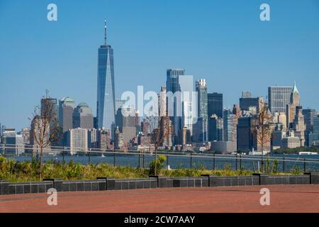 Vista dello skyline di Manhattan da Liberty Island, New York City, USA Foto Stock