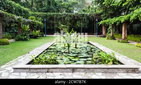 Laghetto decorativo nel Giardino Botanico di Singapore Foto Stock