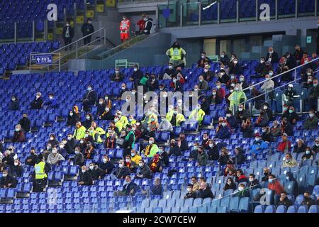 Alcuni dei sostenitori ROM dei Mille hanno ammesso a causa di Corona Misure virali prima del campionato italiano Serie A partita di calcio Tra AS Roma A. Foto Stock