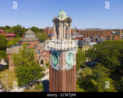 Vista aerea della Brown University Carrie Tower su College Hill a Providence, Rhode Island, RI, USA. Foto Stock