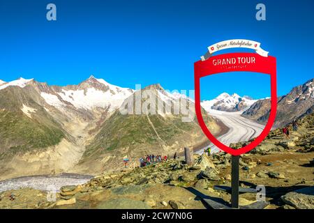 Eggishorn, Canton Vallese, Svizzera - 6 agosto 2020: Punto caldo della Svizzera Grand Tour di Aletsch. Cima del ghiacciaio Aletsch nelle Alpi svizzere. UNESCO Foto Stock