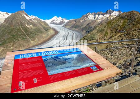 Eggishorn, Canton Vallese, Svizzera - 6 agosto 2020: Informazioni interpretative sul ghiacciaio dell'Aletsch nelle Alpi svizzere. Patrimonio dell'UNESCO in estate Foto Stock