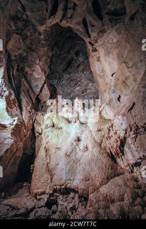 All'interno delle grotte di Cheddar nel Somerset. Il report luminoso disponibile potrebbe essere rumoroso. 20 settembre Longleat Enterprises ha detto che Cheddar Grotte e Gorge woul Foto Stock