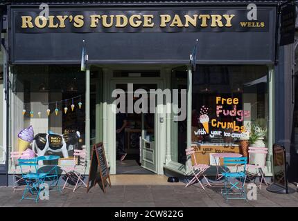 La Fudge Pantry di Roly a Wells Market Square Foto Stock