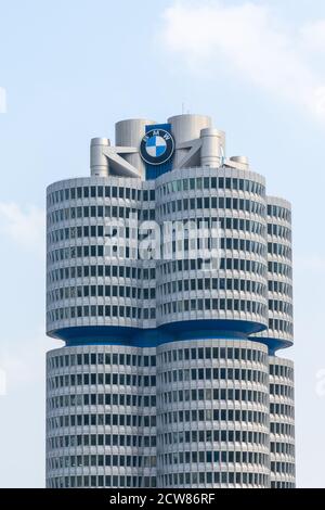 Monaco, Baviera / Germania - 17 settembre 2020: Vista della sede BMW di Monaco Foto Stock