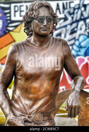 Opere d'arte dei Beatles e John Lennon Peace statue Credit Ian fairfrate/Alamy foto di scorta Foto Stock