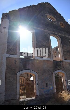 28/09/2020 il depresso stabilimento San Joaquin di Nerja, Malaga, Spagna. Originariamente proprietà del Marchese di Tous, questa fabbrica è stata costruita nel 1884 da un Foto Stock